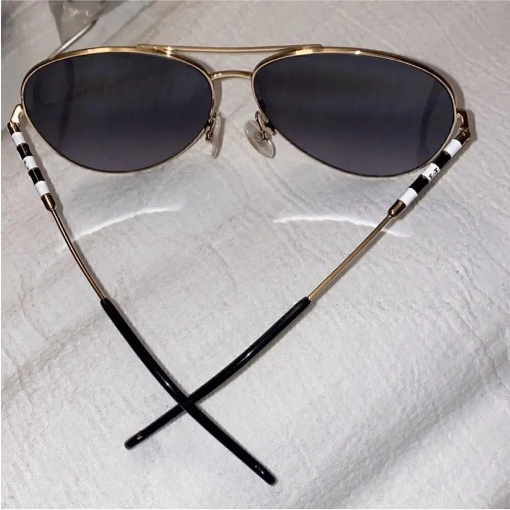 Carolina Herrera NWOT Aviator Sunglasses 64MM Good Frames